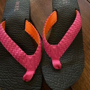 New flip flops wedges